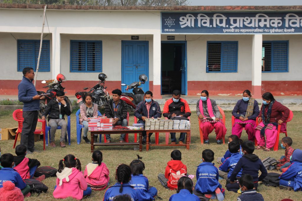 दिलकी अवाज फेसबुक पेज को सहकार्यमा बि प्लस मिडिया द्वारा छात्रवृत्ति वितरण