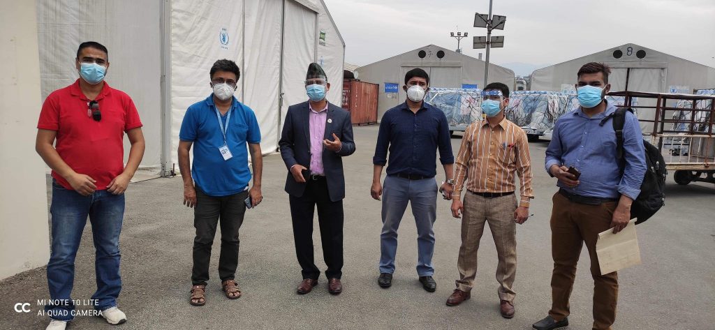 सांसद राना र निवर्तमान मन्त्री भट्टको पहलमा २ सय सिलिन्डर अक्सिजन धनगढी पुग्यो