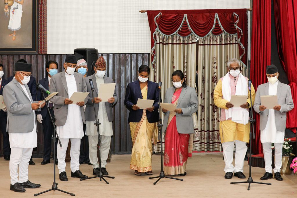 नवनियुक्त सात मन्त्री र एक राज्यमन्त्रीद्वारा शपथ ग्रहण