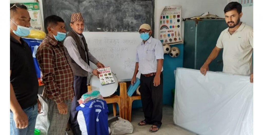 ७ न. वडा कार्यालयद्वारा बाल क्लबलाई शैक्षिक तथा खेलकूद सामग्री हस्तान्तरण
