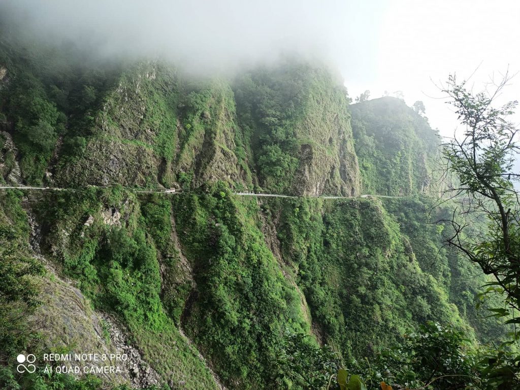 कैलालीको भासु भिरमा जीप खस्यो, ५ जना घाइते