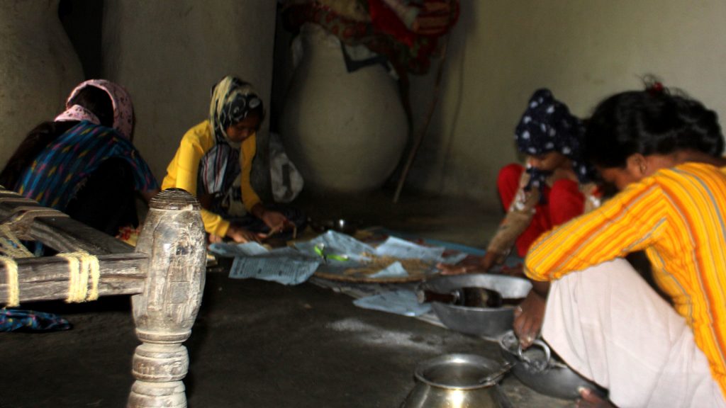 रानाथारु समुदायमे आज धुमधामसे अट्टमी,भाेरभए दुधकानाे औ सठी