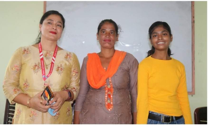 स्वर्गीय पत्रकार जेपी जोशीकी छोरी पूजालाई एक्सिसले निःशुल्क पढाउने