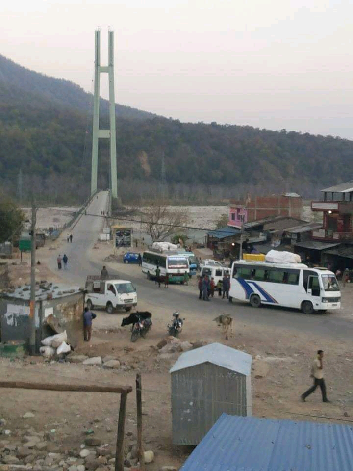 तटीय क्षेत्रमा जोखिम,कर्णाली नदीमा बाढीले खतराको तह नाघ्यो