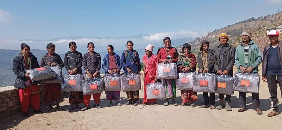 त्रीवेनी न.पा. वडा न. १ मा अपांग, बच्चा, गरिब र एकल महिलालाई २० पिस बलाङकेट सहयोग