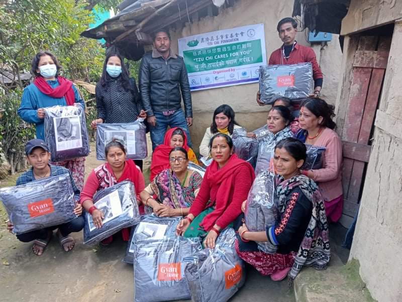 भिमदत्त न.पा. वडा न.१८ बागवणीका बच्चा बृद्धा गरिब एकल महिलालाई २५ थान बलाङकेट वितरण