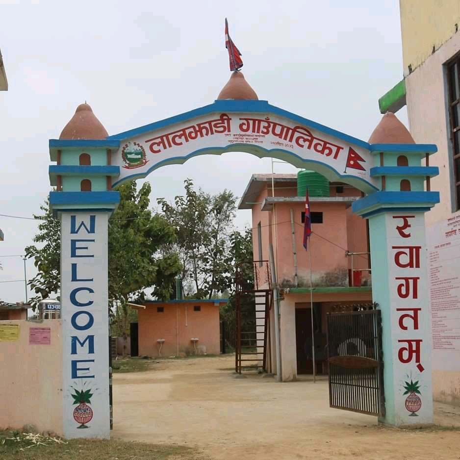 लालझाडी वडा न. २ का वडा अध्यक्ष हेमराज रानाले  प्रयोग गरेको सवारी साधन, नमस्ते सिम र ल्यापटप गाउँपालिकालाई बुझाए