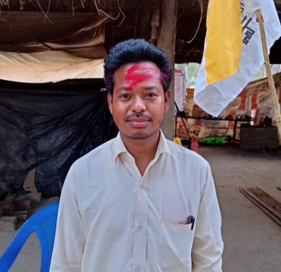 नेपाल परिवार दल कैलारी गाउँपालिका वडा न ६ मा गङगा राम चाैधरीलाई सर्बसहमत बाट वडा अध्यक्षमा चयन