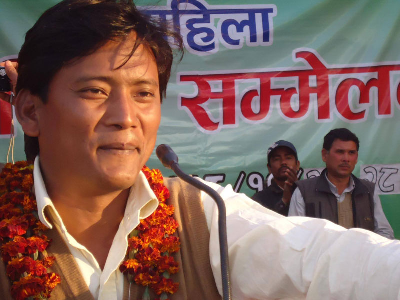 थरुहट थारुवान राष्ट्रिय मोर्चाका केन्द्रीय अध्यक्ष लक्ष्मण थारू नागरिक उन्मुक्ति पार्टी प्रवेश गर्दै