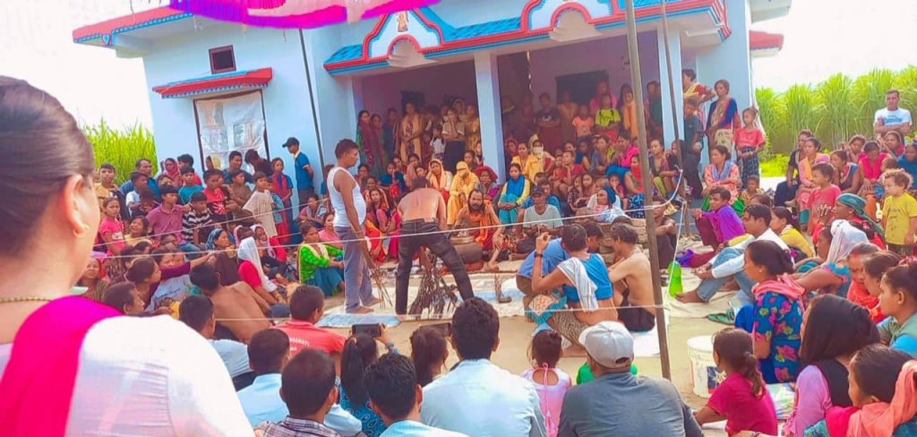 डकहर ( ढाँक ) रानाथारुकी एक परम्परा