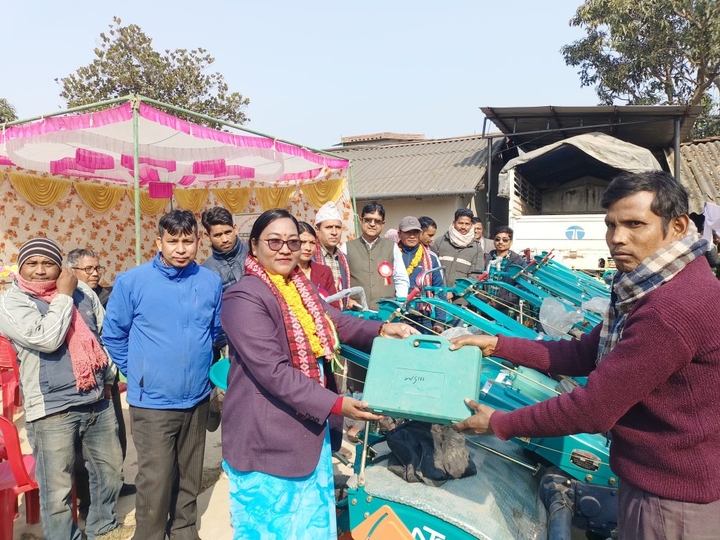 दाइजो कृषि सहकारीले ५०% अनुदानको कृषि यन्त्र हस्तान्तरण कार्यक्रम सम्पन्न