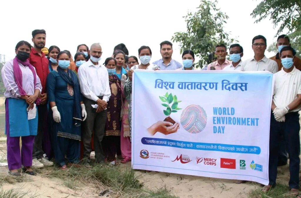 लालझाडीमा विश्व वातावरण दिवसमा  वृक्षारोपण र सरसफाइ