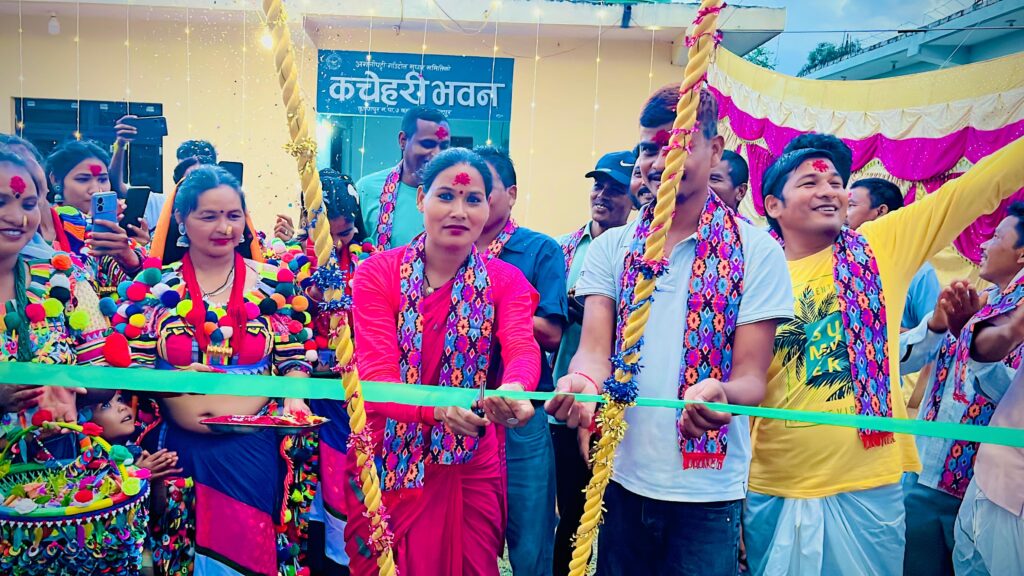 कृष्णपुर-७ मा उप-प्रमुख रानाद्वारा  रानाथारु सावनको डोला उद्घाटन