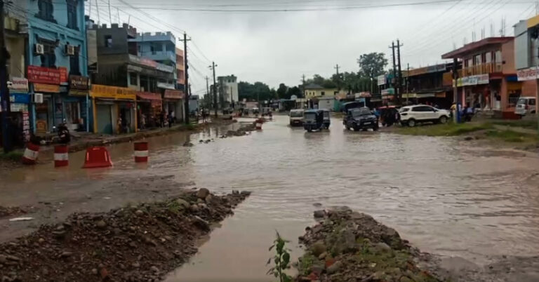 कैलालीमा भारी वर्षा निरन्तर, उच्च सतर्कता अपनाउन आग्रह