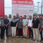 गेटामे चिकित्सा शिक्षा अध्यापनकी माग करतए विमास्थलकी गेटमे बोर्ड टाँगो गओ
