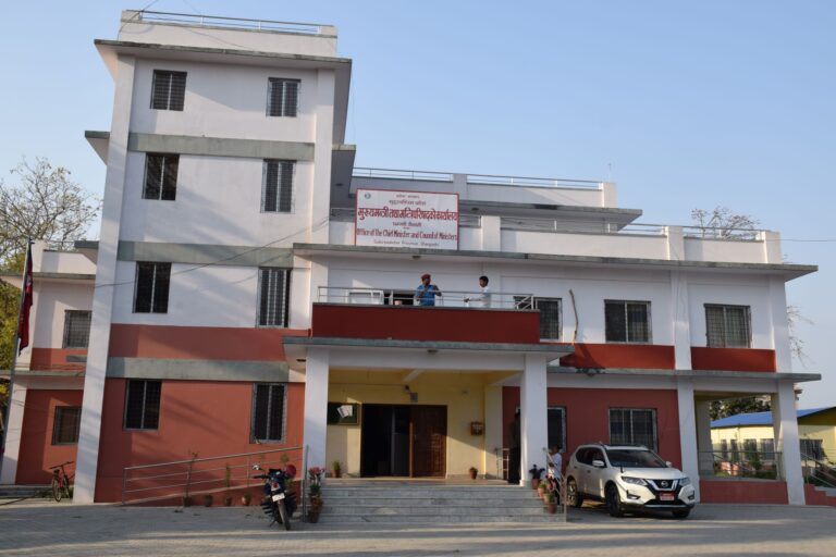 सुदूरपश्चिम सरकारले गर्‍यो कार्यालय प्रमुखसहित कर्मचारी सरुवा