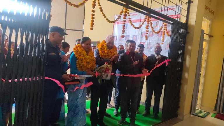 नगर प्रमुख ओझाद्वारा कृष्णपुर नगरपालिका वडा नं. ६ को वडा कार्यालय भवन उद्घाटन