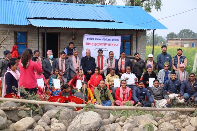लालझाडी गाउँपालिकामा विपन्न परिवारलाई सुरक्षित आवास हस्तान्तरण
