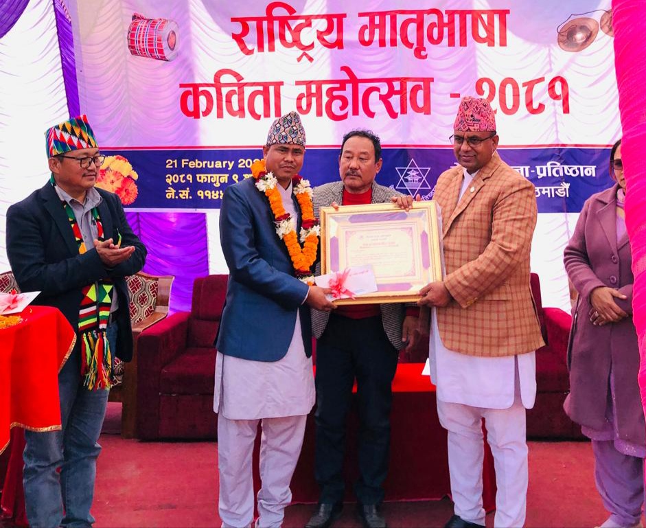 नेपाल प्रज्ञा मातृभाषा साहित्य पुरस्कार कैलालीका कमल सिङ रानालाई