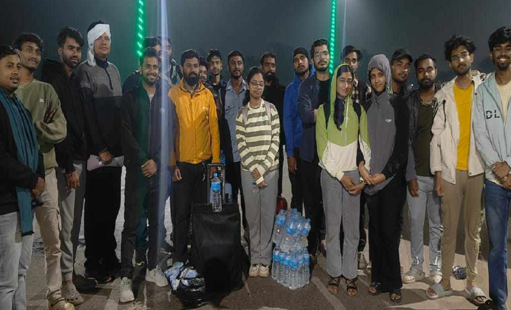 किट कलेजबाट निकालिएका ९६ विद्यार्थी घर फर्किए