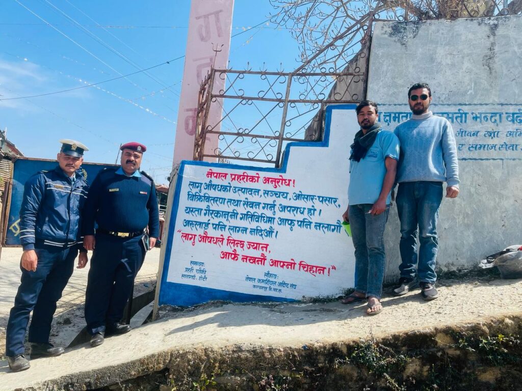 नेपाल कमर्सियल आर्टिष्ट संघ कञ्चनपुर द्वारा निःशुल्क  जनचेतनामूलक भित्तेलेखन