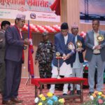 धनगढी सभा गृह उद्घाटन गर्दै प्रधानमन्त्री ओलीले गरे धनगढी उपमहानगरपालिकालाई हस्तान्तरण