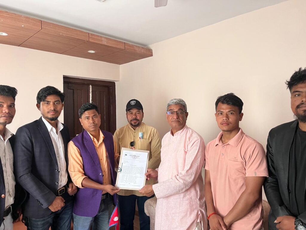 नेपाल रानाथारु समाज द्वारा गृह मन्त्री लाई ज्ञापन पत्र