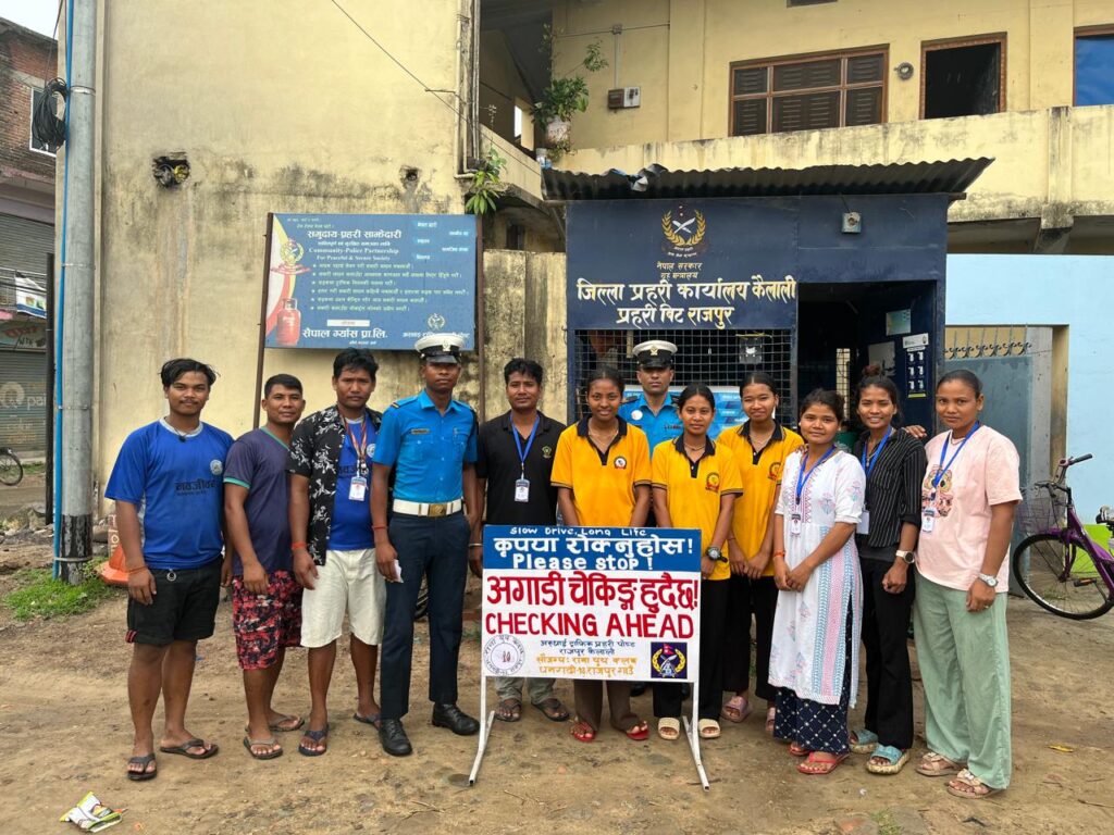 धनगढीको राजपुरमा  ट्राफिक नियमबारे सचेतना