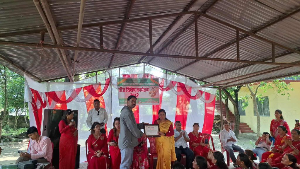 धनगढी–१३ मा तीज विशेष कार्यक्रममा ६ महिलालाई सम्मान