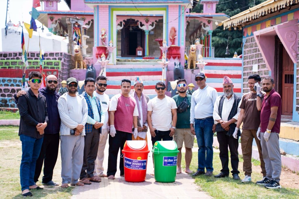 उग्रतारा मन्दिर परिसरमा ‘खान पुगोस् दिन पुगोस् अभियान’ द्वारा सरसफाइ