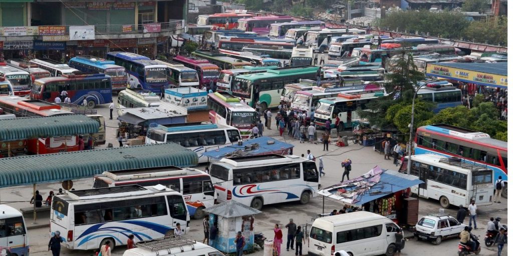 सुदूरपश्चिममा लामो दूरीका बस सञ्चालनमा रोक, टाढाका यात्रु समस्यामा